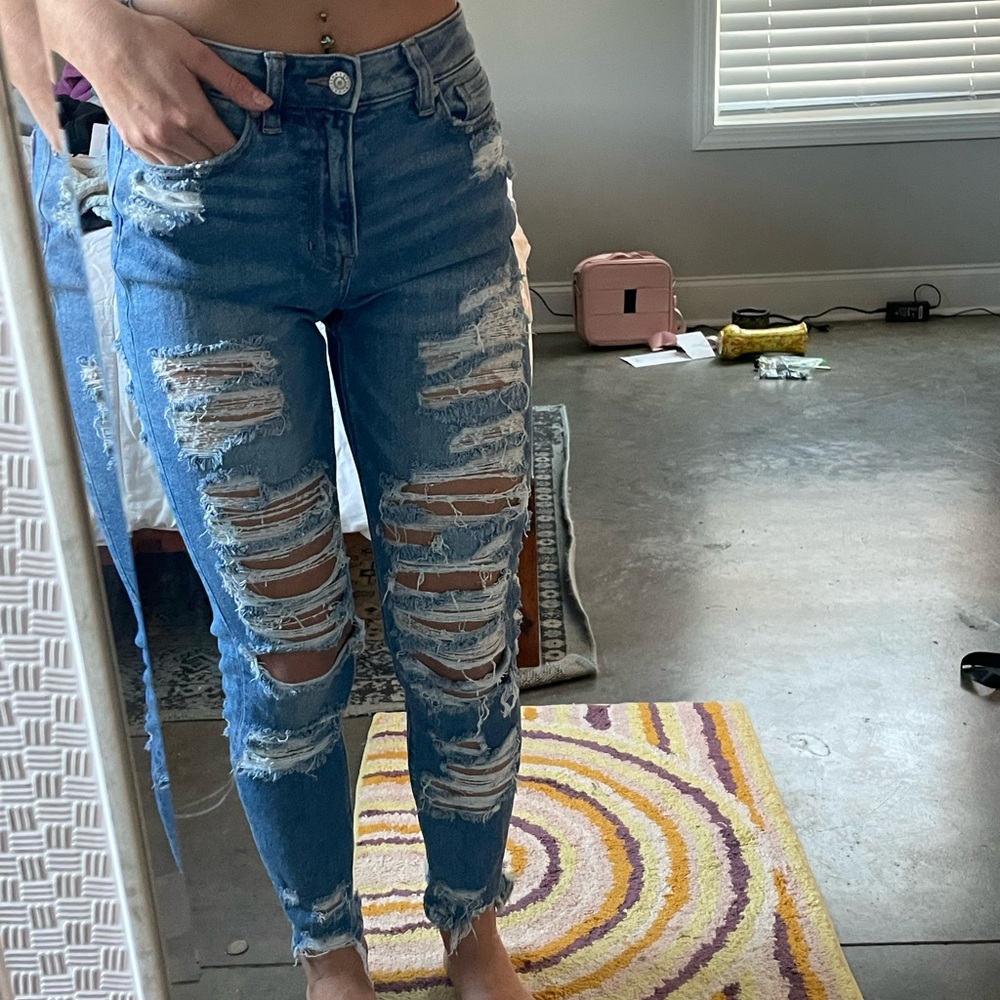 American Eagle Stretchy Mom jeans